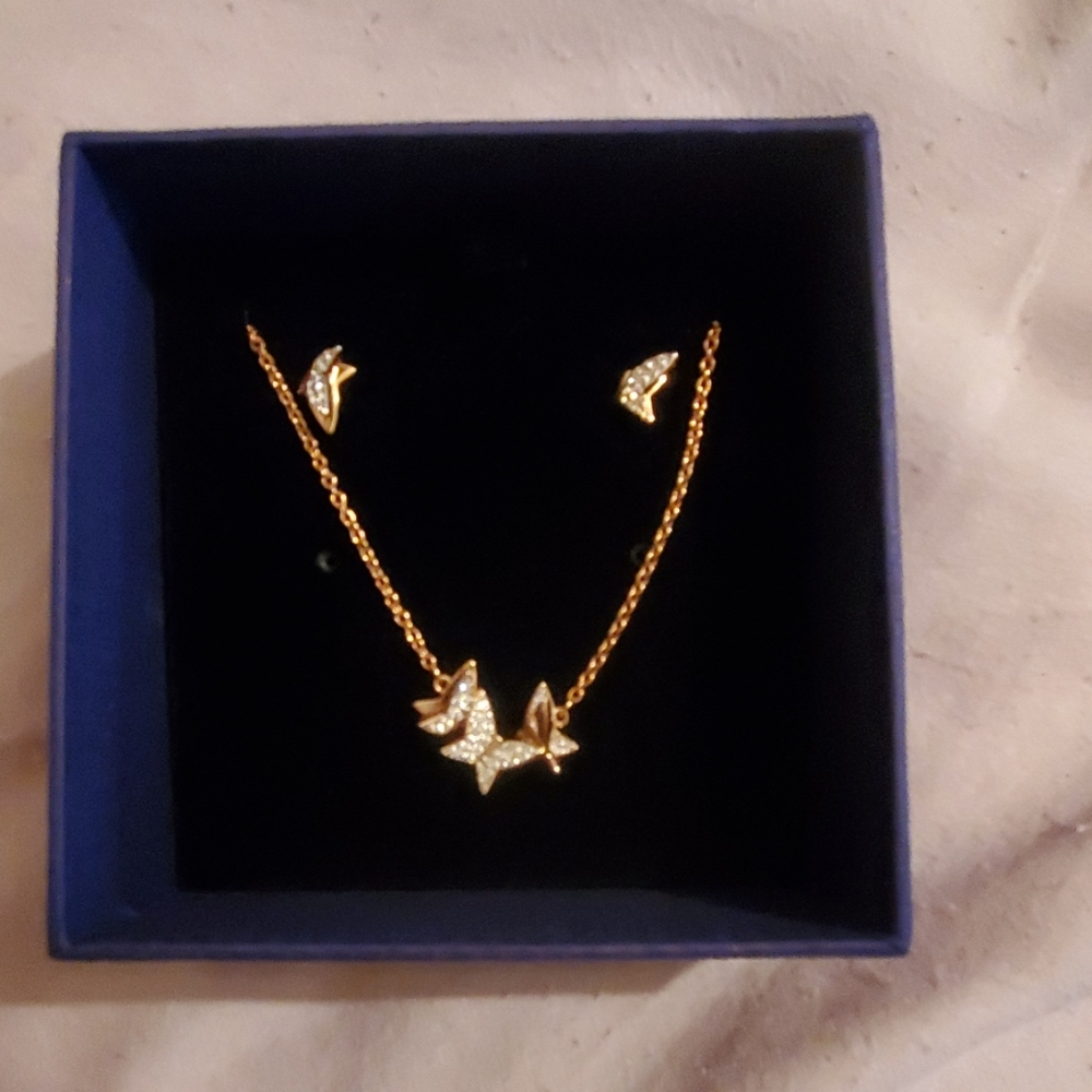 Swarovski Rose gold necklace & earrings